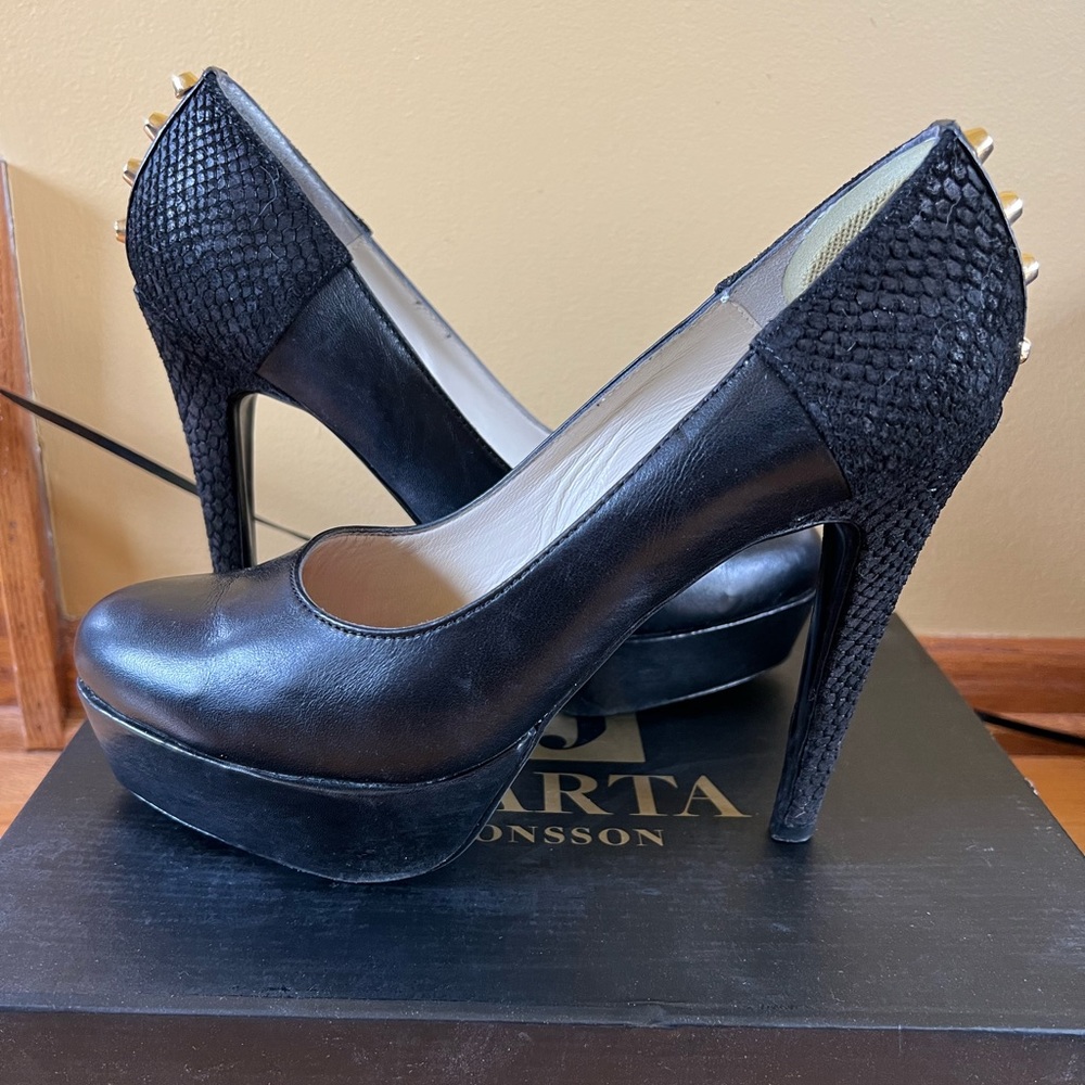 Platform leather heel with contrast embossed snake skin heel and wrap.